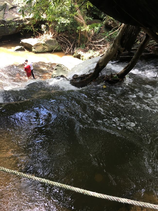 クバルスピアンの滝の先です。