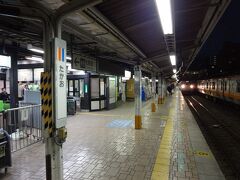 朝６時、高尾駅。
