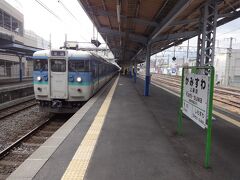 高尾駅からトコトコ各駅に停まって約２時間４０分、上諏訪駅に着く。