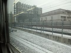 長野駅を出発。
今日は長野市内も雪が降り、うっすらと積もっている。