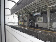 激しく雪が降る、まつだい駅。