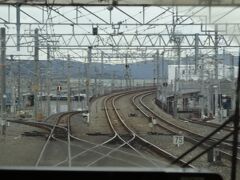 日根野駅を通過。関西空港方面への路線が分岐していく。