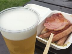 田園プラザ川場の山賊焼きとビール。
日曜、すごい人でした。