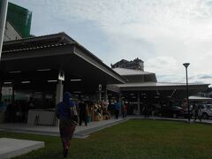 ホテルからブルネイ川に向かう途中にあるキアンゲの朝市。

最近北側にある新しい施設に移った模様で、これまでの「ブルネイにもこんな場所があるのか！」という評判とは異なり、よりシンガポール的な雰囲気。

市場のはずれに猿がいたとか、そういう雰囲気はもうない。