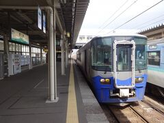 ここから、旧北陸本線となるえちごトキめき鉄道日本海ひすいラインに乗る。
なんと１両だった。
