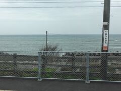 有間川駅から見える日本海。