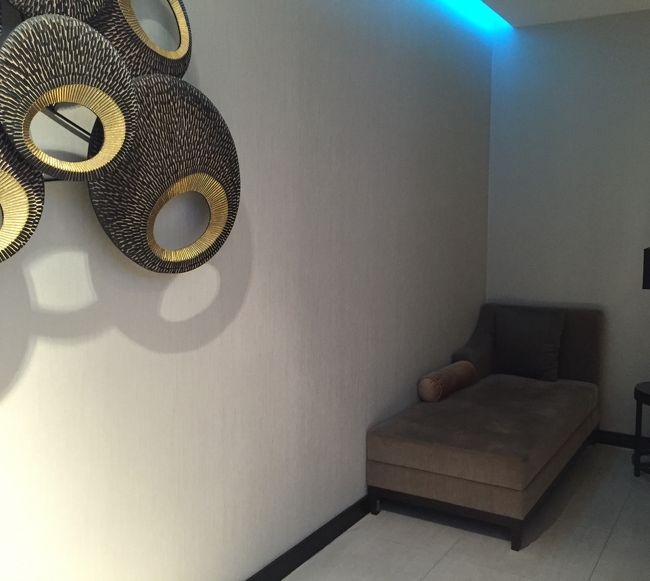 奥にはカーテンでの仕切りですが仮眠スペースもあります。