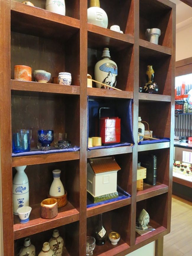 ここは売店。夫はもちろん試飲。