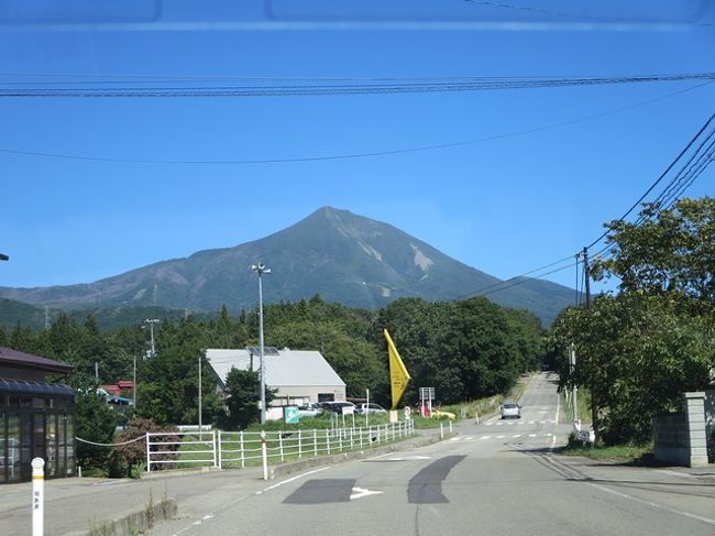 町歩きのあとは、本日の宿がある裏磐梯に向けてドライブです。<br />まさしく台風一過の青空。<br />快晴。<br />磐梯山も美しい。