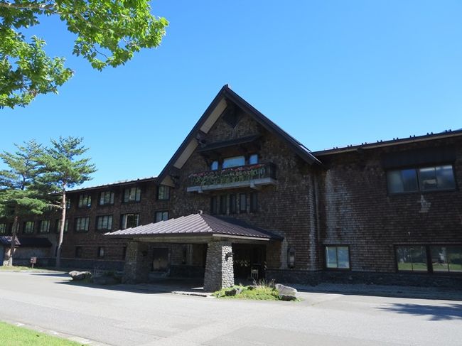 宿に行く前に、どうしても寄りたい温泉があり日帰り入浴に行きました。<br />泊まるには高すぎて無理な高級リゾートホテルのお風呂です。<br />このホテルの庭から見る景色が素晴らしいのだ。<br />日帰り入浴の値段も普段なら絶対行かない高級な金額だったけど、ここは惜しまず払います。