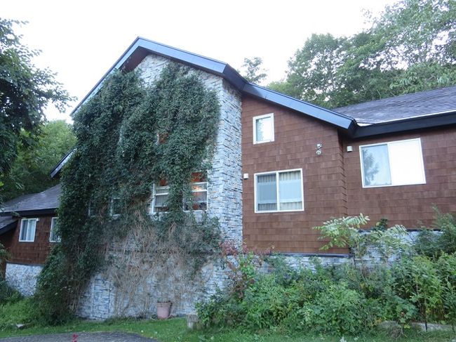 湖を望む小さなホテル（ペンション？）です。<br />