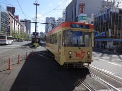 岡山駅前を走る岡山電軌の電車。
久しぶりの乗車となる。