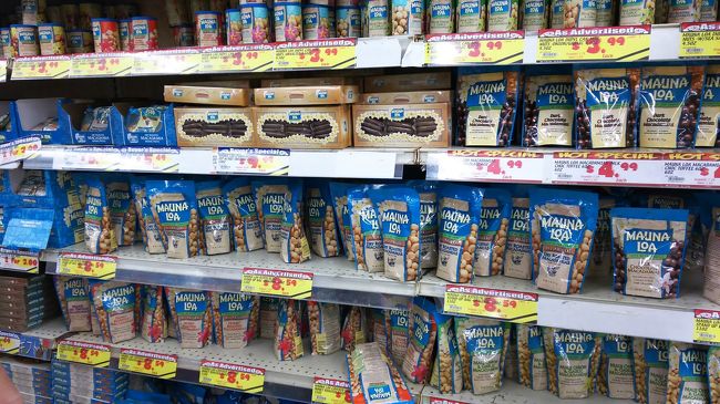 ドンキ お土産コーナー<br /><br />やっぱり ドンキは安いね。<br />種類も豊富。<br />