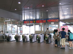 ●名鉄岐阜駅

中京圏内に来るたびに、名鉄に乗ってみようかな…って思うけれど、なかなか縁がありません。
名鉄岐阜駅の改札口です。