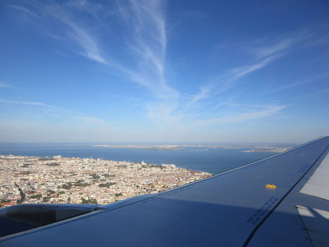 やっぱりポルトガルは真っ青の空がはえます♪<br />18時リスボン空港に到着。荷物もスムーズに出てきたのでまずは一安心です。
