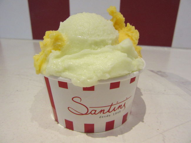 暑いのでジェラート屋さん<br />「santini」 2.90ユーロ。<br />メロンとマンゴーにしました。さっぱりしてて美味しいっ♪<br />リスボン滞在中3回も行ってしまいました。暑い日にはやっぱりアイスでしょう〜