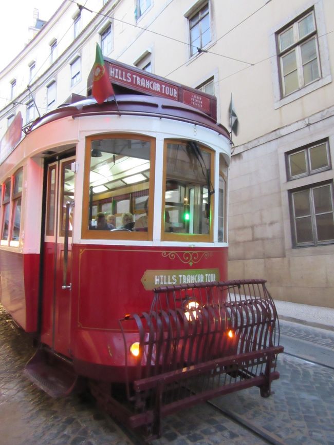 トラムを見るとリスボンに来たな〜と実感。