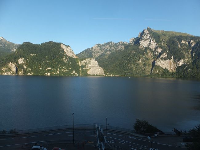 【ウィーン→オーバートラウン】<br /><br />途中、トラウン湖の湖畔を通り過ぎていきます。