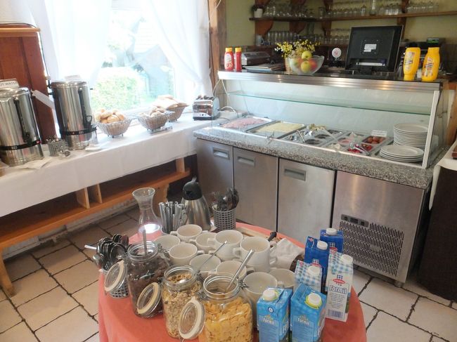 【朝食】<br /><br />ホテルにて朝食