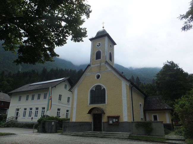 【オーバートラウンの街】<br /><br />バス停むかいにあった教会