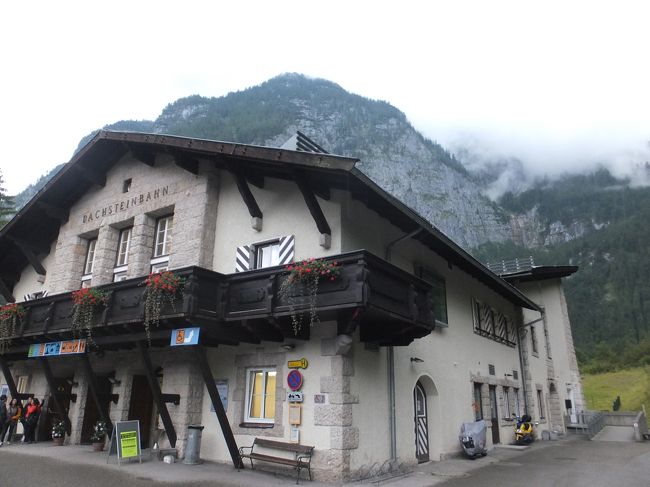 【ロープウェイ】<br /><br />ロープウェイ乗り場についたころには結構土砂降り。<br /><br />たくさんの人が並んでいましたが、みんなどうするんだろう。。。