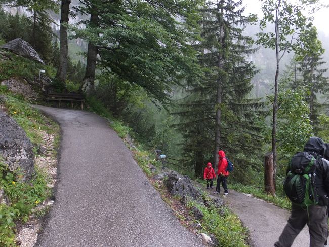 【クリッペンシュタイン】<br /><br />ロープウェイを降りてアイスケイブに向かいます。<br /><br />意外と遠くて疲れてしまいました。<br />