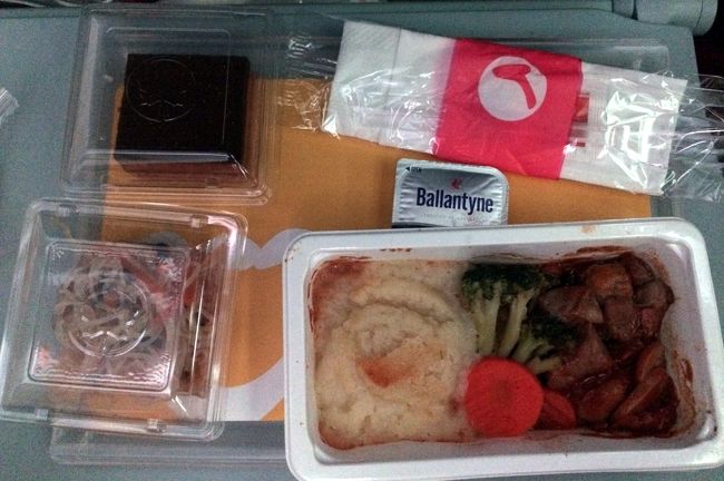 機内食<br />普通においしい。<br /><br />当直明けのため、ごはんを食べたら寝ます。<br />エンタテイメントアプリがうんたらかんたら言いましたがそんなん寝てたらどうでもいい話（笑）