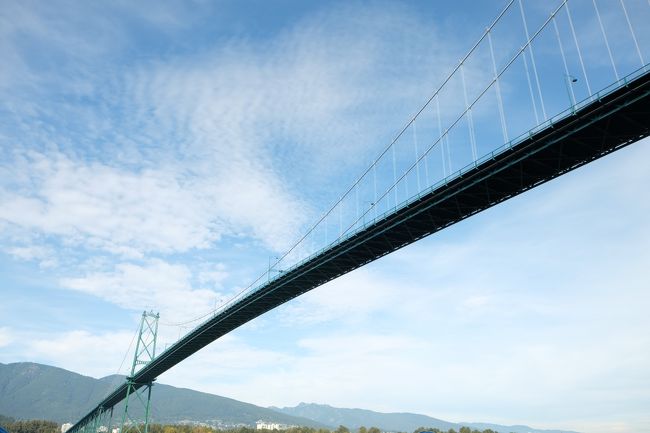 Lions Gate Bridge<br /><br />どんどん進みます。<br />あと半分ぐらいかな