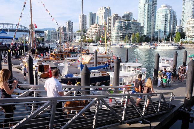 グランビルアイランド<br /><br />にぎやかなところだ〜