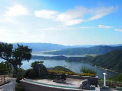 五木の園と書かれた記念撮影ポイント

五木ひろしさんの出身という事で名付けられたそうです。
レコード盤に触れると、五木ひろしの「ふるさと」という曲が流れます