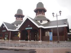 地下道を通って「若狭本郷駅」の駅舎を撮りに行き、電車が来るまで時間がかかると分かったので、すぐ戻りました。