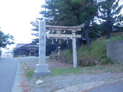 ようやく東尋坊です

雄島にある神社本殿があり、半島側に里宮が海を隔ててあります。