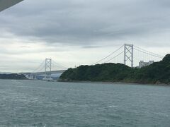 出港してしばらくすると、徳島と淡路島を繋ぐ大鳴門橋が見えてきました。