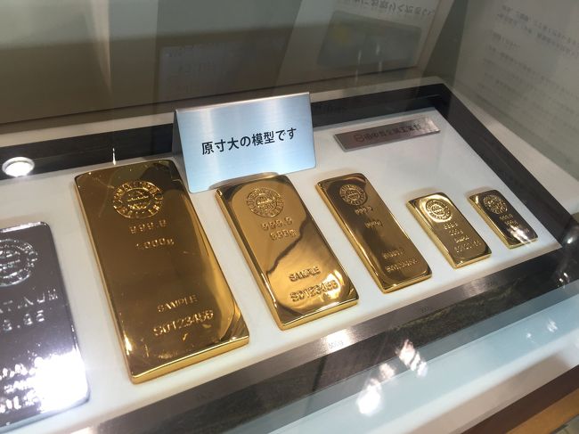 光輝く ゴールド。<br /><br />ぽち ぽち だなぁ。