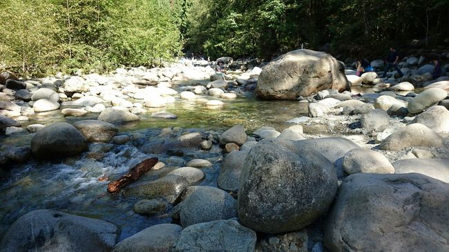 ついた〜<br />ちょっと座って休憩。<br />せせらぎの音が気持ちいい