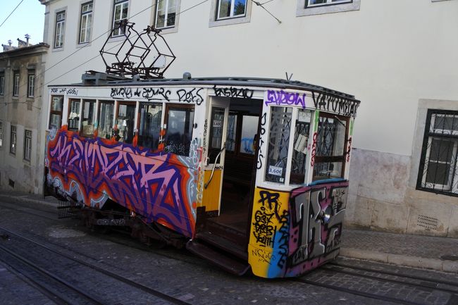 「どっこいしょ」？　ケーブルカーは坂の傾斜に合わせて車両の前方又は後方の高さを調整して動いているのですね。