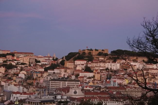 　夕方になると，ファドを歌うおじさんも出没し，ロマンチックな雰囲気です。