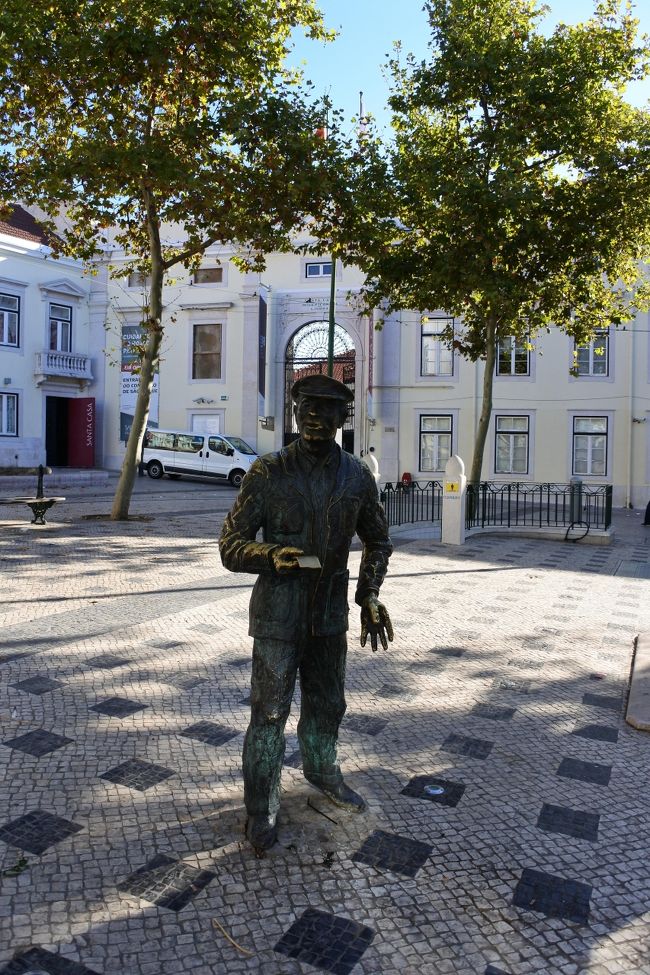 　途中，広場に銅像が。