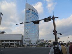 JR高松駅から200メートルのところにあった
高いビル

何かなあ〜と思ったら
JRホテル　クレメント高松でした