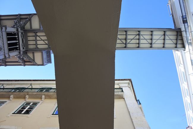  上層階とバイロアルト地区方面は，連結路で結ばれていました。