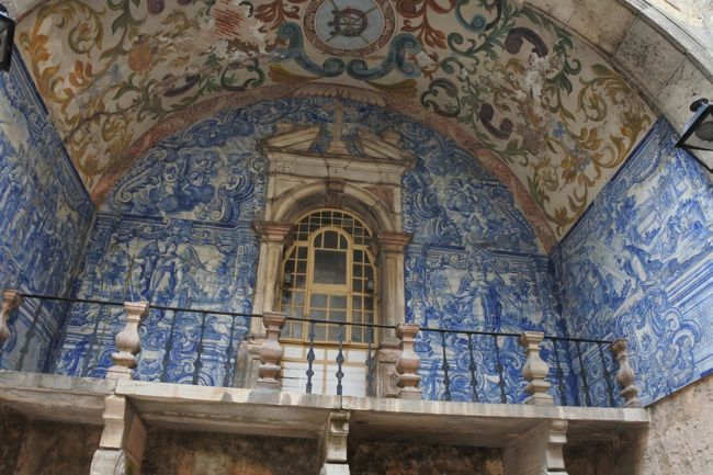 　城門の内側に施されたアズレージョが見事でした。