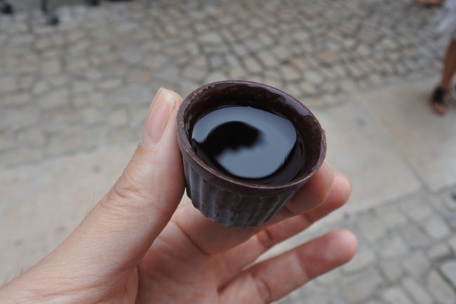 　ジンジャー二ャ（サクランボのリキュール）を飲んでみました。甘い。