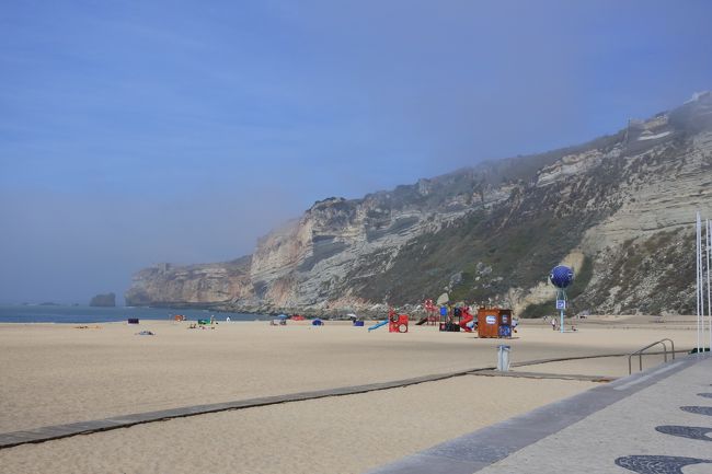 　漁村「ナザレ」です。霧が晴れず高台にある展望台から見えるはずの海岸線は見えませんでした。