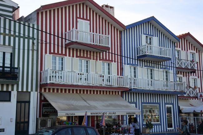 　パジャマの町「コスタノヴァ」へ。漁師が自分の家の目印とするために縞々にしたという説があるようですが，目印のために家を派手にするのは，ベネチアのブラーノ島も同じで，あちらの方がカラフルさが際立っており，軍配はブラーノ島かな。