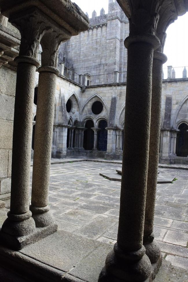 　回廊のアズレージョがきれいで，何枚も写真を撮ってしまいました。