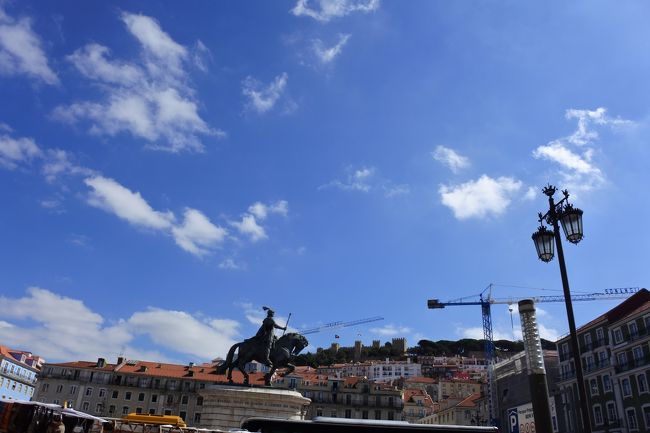 　ロシオ広場に戻ってきました。わかりづらいですが，王の銅像とサン・ジェスタ城のコラボが，ポルトガルの栄華を物語っているように見えました。
