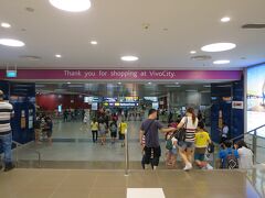 2016/07/16　ＭＲＴハーバーフロント駅

これから、ガーデンズ・バイ・ザ・ベイへ行ってみます・・・
ハーバーフロント駅は、ビボシティの中にあります！！
以前この中を見て回りましたが、ものすごく広いショッピングセンターになっています！！