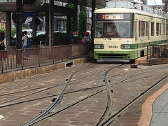 広島電鉄の一日乗車券を使って宮島へ行くことに。
この線路の切り替えとかいいですよね～。