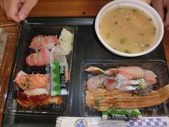 広島県に入る前に、山口県下関市の唐戸市場に寄って朝ご飯を食べました。

唐戸市場では、土日祝日は朝８時からお寿司や海鮮丼などの販売をしています。この日は７時４５分位に着きましたが、何軒かのお店はすでに開いていました。

夫婦それぞれ好きなお寿司をとりましたよ。写真２枚のお寿司とふく汁で4000円くらいでした。朝からビールといきたいところですが、まだまだ運転があるので我慢です。

豪華な朝ご飯となりました。とても美味しかったです。