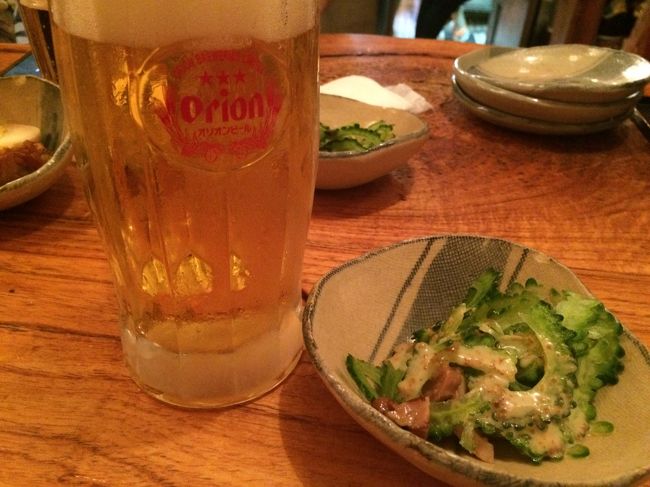 ホテルに戻り、今日の晩御飯へ。<br />特に予約はしていなかったのですが、気になっていたお店に行ってみるとちょうど席が空くところで、入店する事が出来ました。ラッキー。<br />まずは、オリオン生で乾杯！！<br />今日も一日暑かったので、とーっても美味しいです。